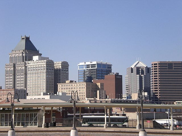 640px-Greensboro_Skyline 640px-Greensboro_Skyline